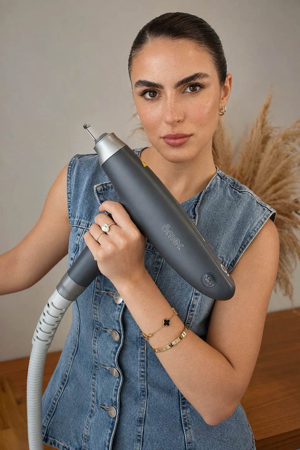 Fátima Lotério em seu atelier de estética em Brusque